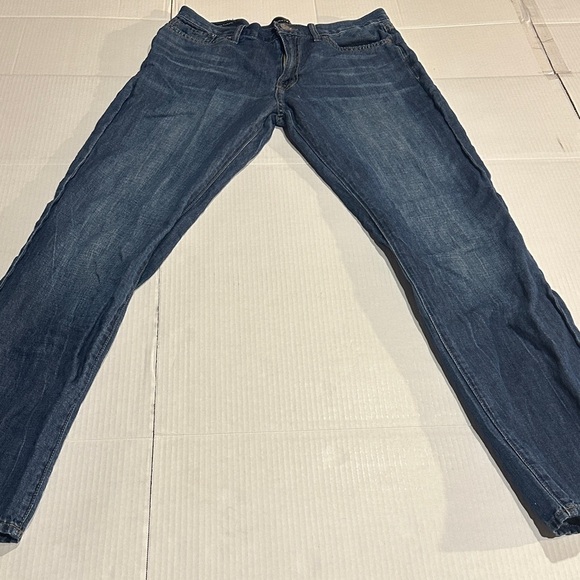 Lucky Brand Other - Lucky Brand 363 straight Blue lightweight Jeans zipper and multiple pockets 32